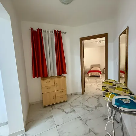 Your Base Near Nightlife Apartment Gzira