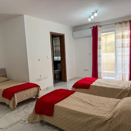 Apartment Your Base Near Nightlife *