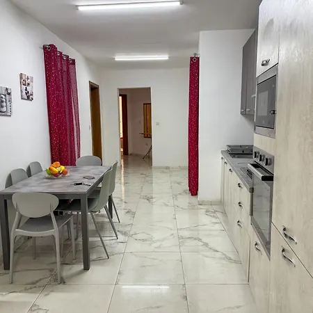 Apartment Your Base Near Nightlife