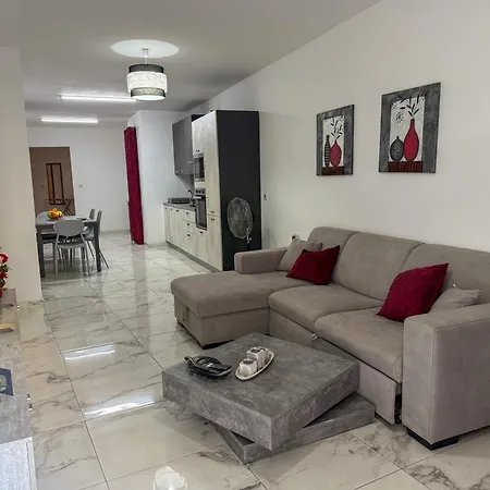 Your Base Near Nightlife Gzira