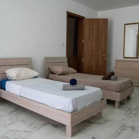 Apartment Your Base Near Nightlife